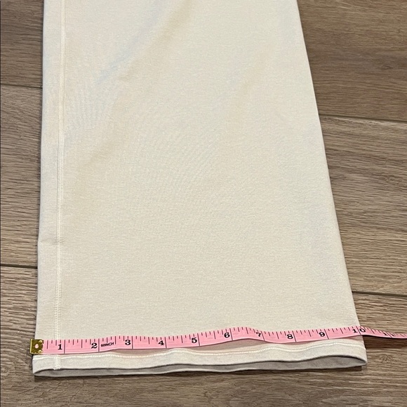 Vuori Light Cream Lounge Pants Buttery Soft Size Medium Wide Leg - Picture 5 of 11
